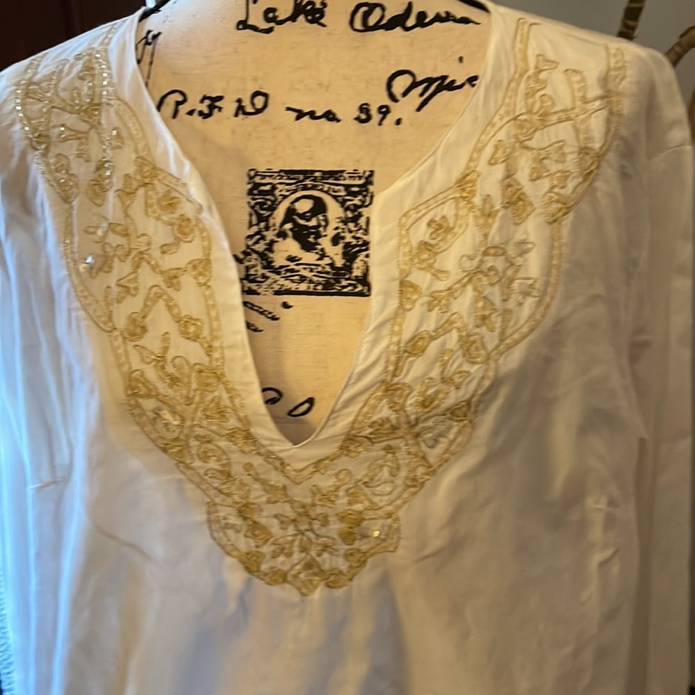 Embroidery top - Picture 2 of 4